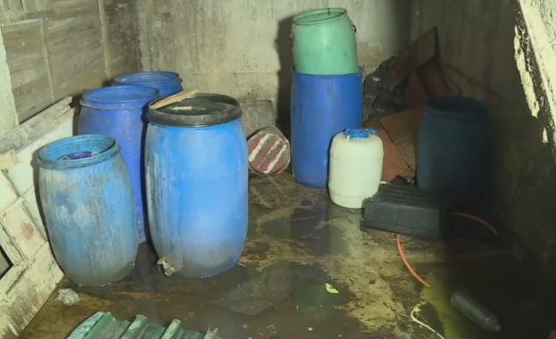 Отпадъчни води заляха мазета във Варна