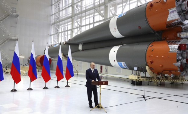 Путин: Русия ще започне проучвания на Луната