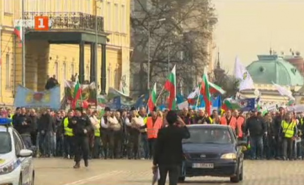 Служители на затворите и съдилищата излизат на протест в 18 града на България