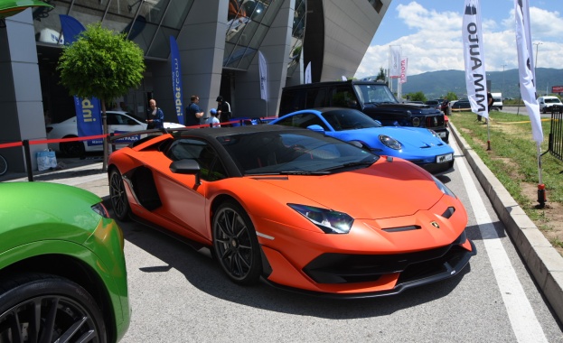 Първото в България изложение за луксозни и спортни автомобили -