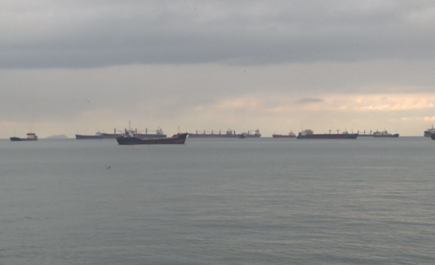 Първият кораб натоварен с украинско зърно е потеглил от пристанището