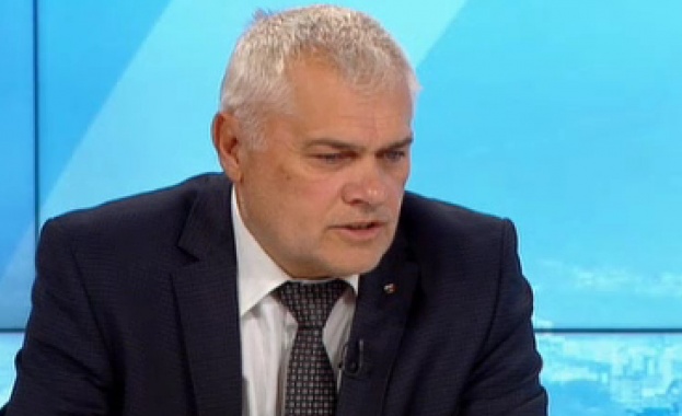 Валентин Радев: Хората на ръководни позиции в МВР неглижираха проблема с мигрантите