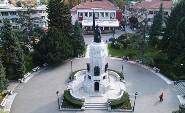 Велико Търново: Празничен звън на камбани на Царевец и в храмовете за Съединението