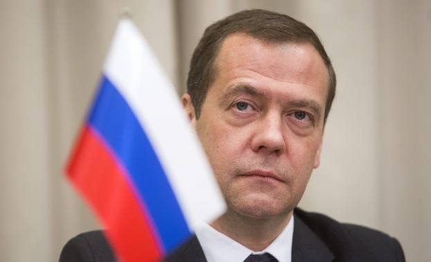 Медведев обяви, че Русия води "свещена битка със сатаната"