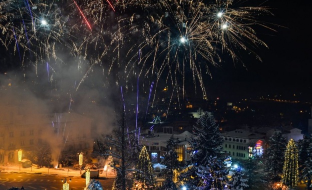 Велико Търново посреща Нова година с „Мери Бойс Бенд“, Фолклорен ансамбъл „Искра“ и БТР 