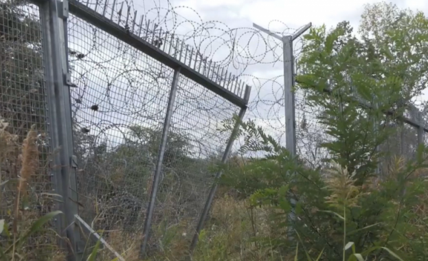 Гърция спешно поставя ограда, която да спре навлизането на нелегални
