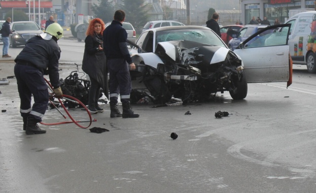Тежка катастрофа в Благоевград стана в 10.30 ч. на бул.