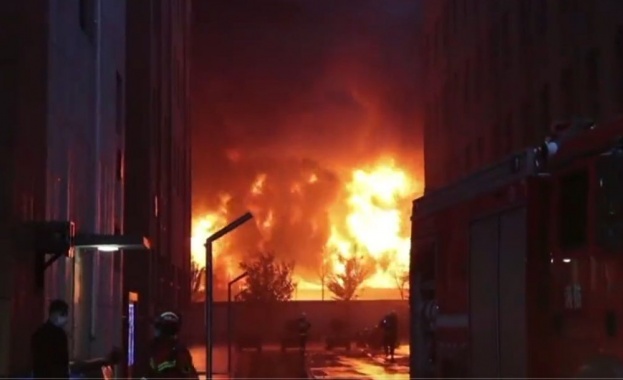 Най малко 36 души загинаха при пожар в китайски завод