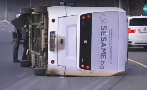 Общински автобус катастрофира в Бургас 