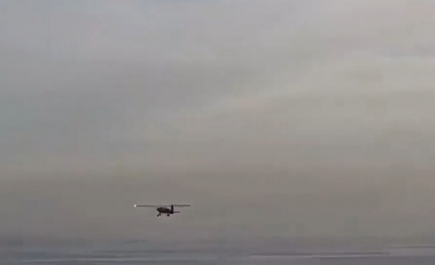 Малък самолет падна на плаж в Калифорния