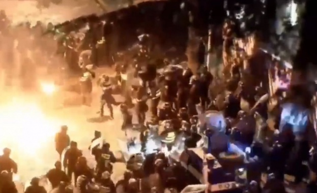 Протест в Грузия заради проектозакон за чуждестранните агенти, стигна се до сблъсъци