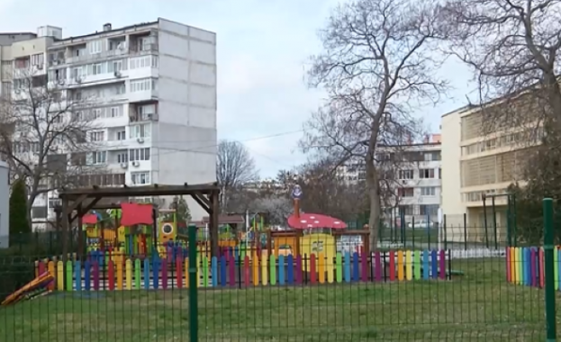Рецидивист обра детска градина във Варна. Мъжът разбил вратата на