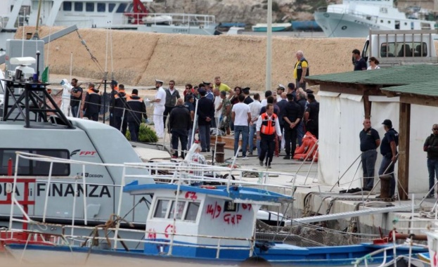 Корабът "Оушън вайкинг" спаси 92 мигранти в Средиземно море