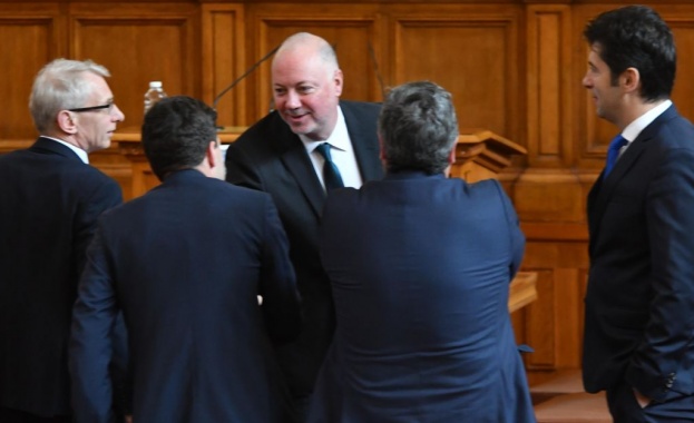 Парламентът избра Росен Желязков от ГЕРБ СДС за председател на 49 ото