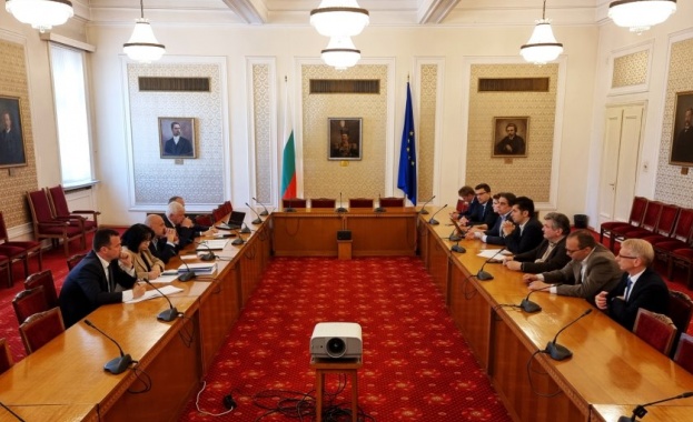Преговорите между ГЕРБ-СДС и Продължаваме Промяната - Демократична България по
