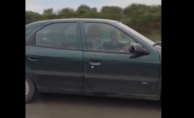 Скандално видео показва как 12-годишно момче шофира с над 120