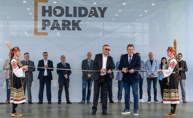 Най-големият търговски парк в Югозападна България отвори врати днес в