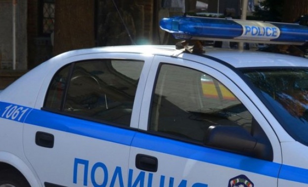 Полицейски служител пострада при потушаване на междусъседски спор в Гоце