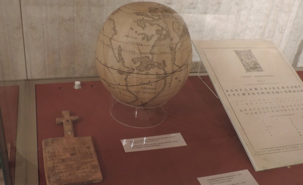 Първият в България глобус е изработен от отец Неофит Рилски