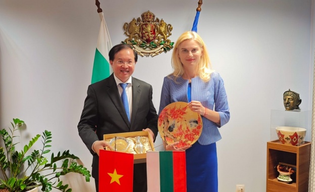 Министърът на туризма Зарица Динкова обсъди със заместник министъра на културата