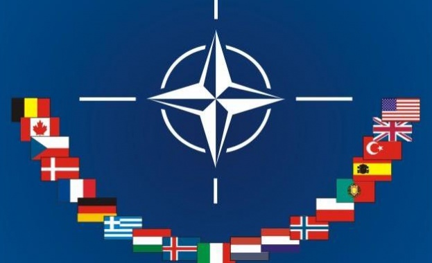 Ръководителят на военния комитет на НАТО адмирал Роб Бауер в