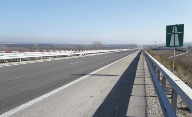 Участъкът между Каспичан и Невша на автомагистрала Хемус в двете