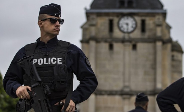 Един човек е убит и шестима са ранени при стрелба в Париж