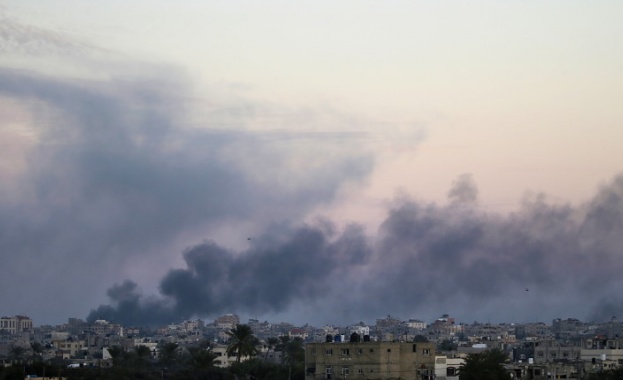 Най малко 13 души са загинали при израелски удар срещу