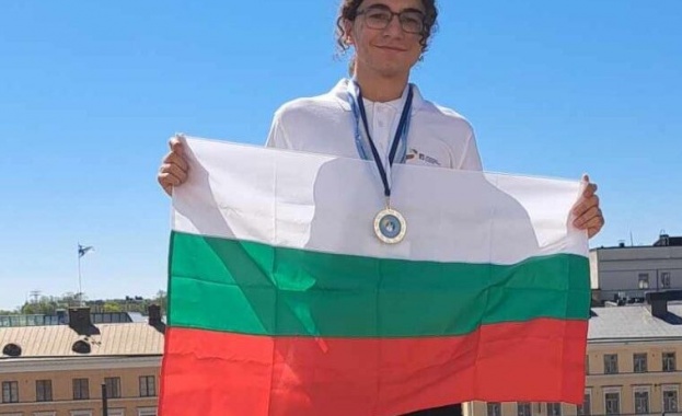 Ученик от Русе спечели сребърен медал на международната олимпиада по философия