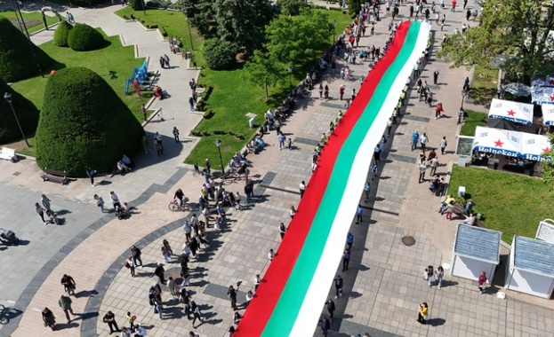 С шествия и празнични програми България отбеляза 24 май