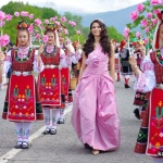 Стотици се събраха в Казанлък за кулминацията на Празника на розата