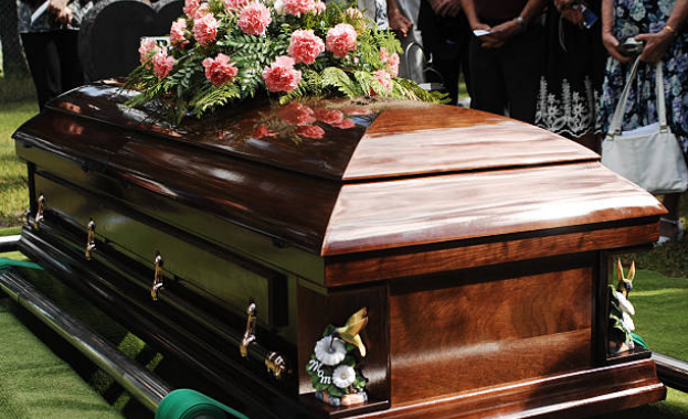 За малко не погребаха жива жена 74 годишната пенсионерка живеела в