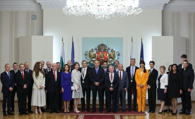 Държавният глава Румен Радев връчи държавни отличия на петима българи