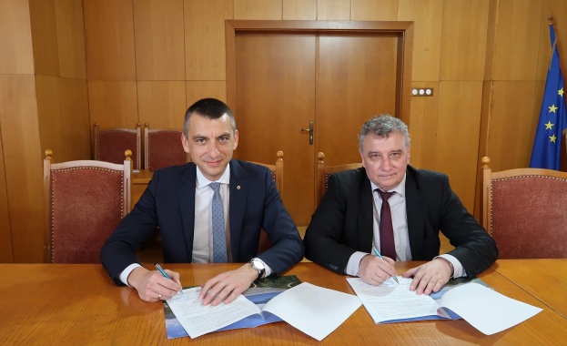 НЕК подписа Меморандум за сътрудничество с УНСС
