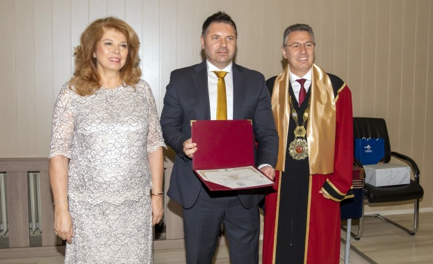 На официална церемония в Минно геоложкия университет вицепрезидентът на Република България