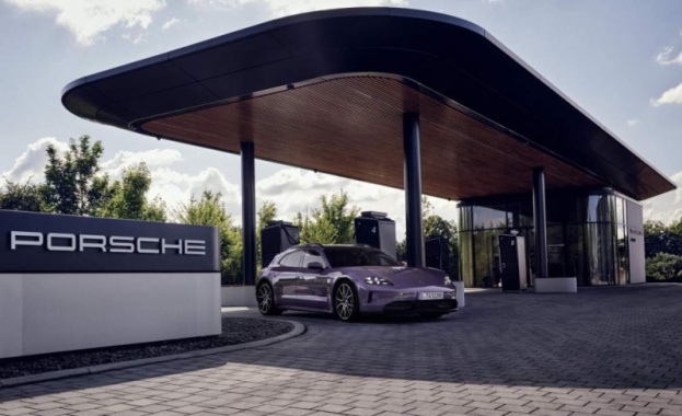Porsche разширява собствената си мрежа за бързо зареждане след Бинген
