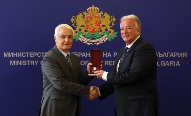Министърът на отбраната Атанас Запрянов и началникът на отбраната адмирал