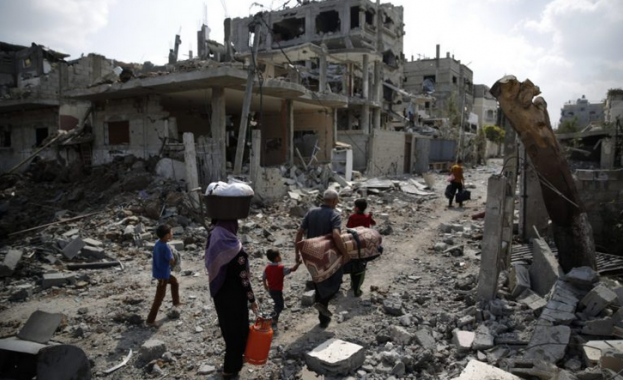 Хиляди палестинци бягат от домовете си, докато Израел бомбардира Южна Газа