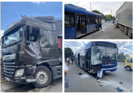 Катастрофа между ТИР и автобус в Бургас, има пострадали
