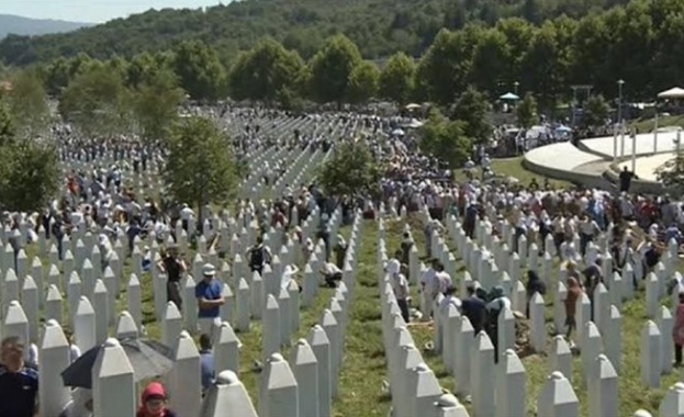 В Босна и Херцеговина се отбелязват 29 години от геноцида в Сребреница