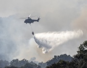 Два хеликоптера и военнослужещи помагат за гасенето на пожара на българо-гръцката граница