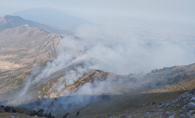 Два военни хеликоптера от България ще се включат в гасенето на пожара в планината Славянка