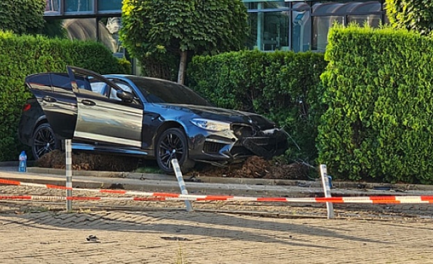 Две деца и трима възрастни пострадаха в тежка катастрофа причинена