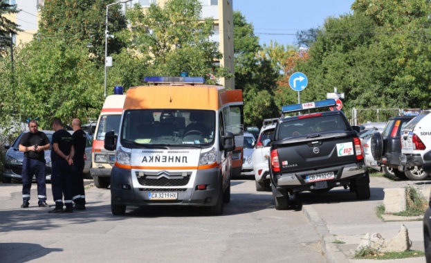 Срути се покривна конструкция в Нов български университет, мъж е с опасност за живота (Обновена)