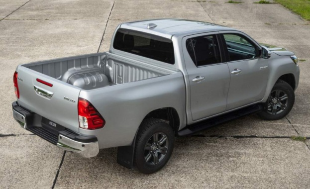 Toyota Hilux е електрифициран