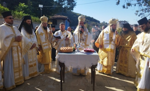 Патриарх Даниил отслужи тържествена света литургия в Дупница