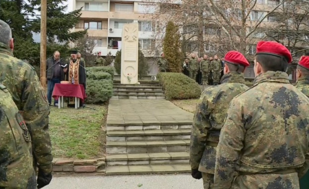 С военни почести и възпоменателни церемонии в Карлово Плевен и