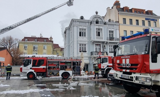 Пожар гори в къща паметник на културата в Пловдив, има загинал