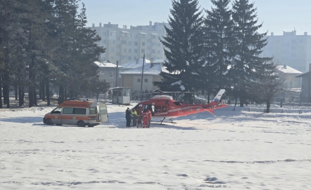 За първи път медицински хеликоптер кацна в болницата в Разлог