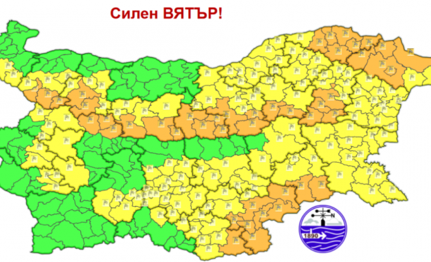 Жълт и оранжев код за силен вятър е обявен в страната